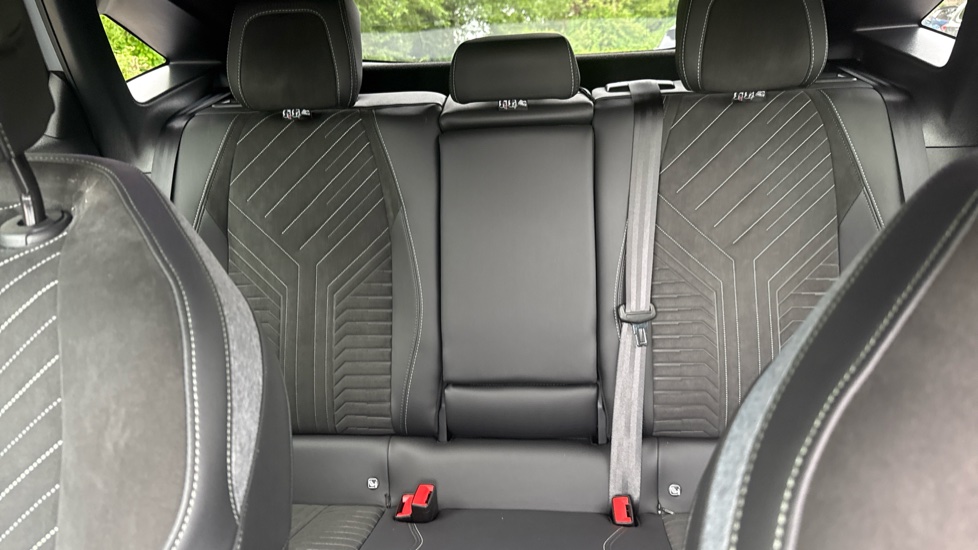 Peugeot 3008 157kW GT 73kWh 5dr Auto Electric Estate - Image 15