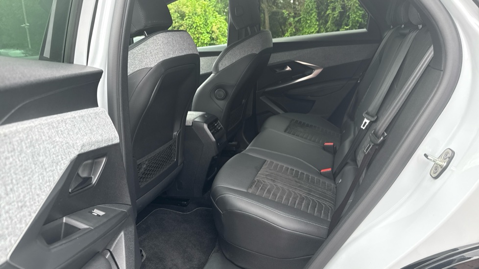 Peugeot 3008 157kW GT 73kWh 5dr Auto Electric Estate - Image 16