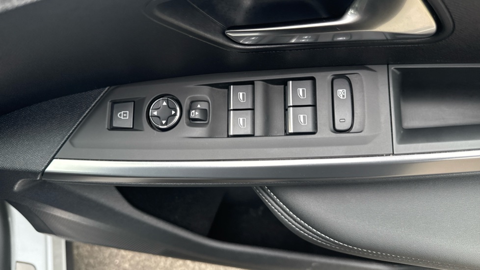 Peugeot 3008 157kW GT 73kWh 5dr Auto Electric Estate - Image 25