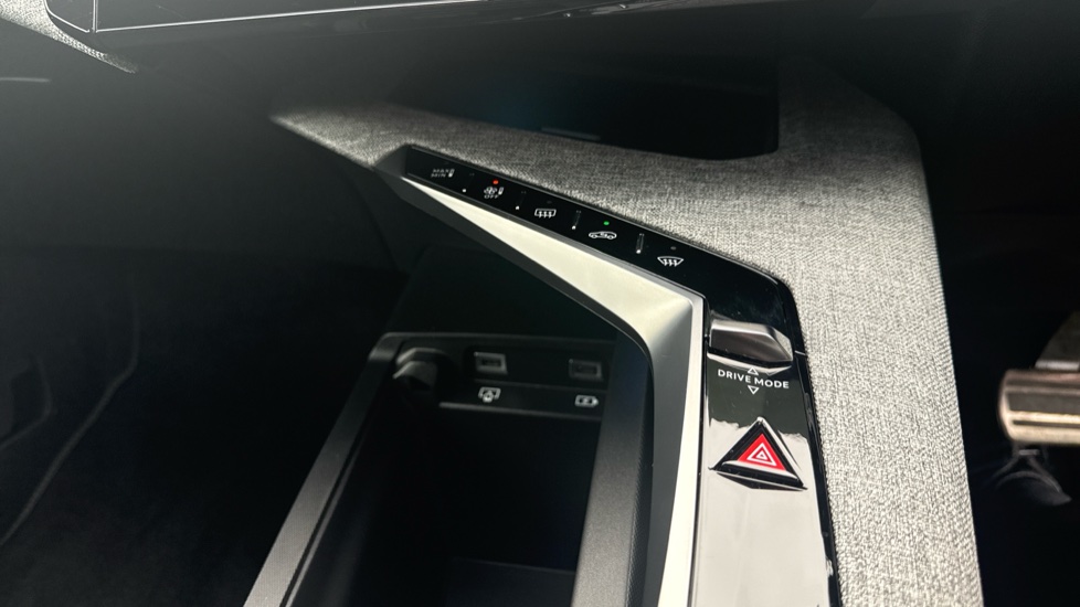 Peugeot 3008 157kW GT 73kWh 5dr Auto Electric Estate - Image 31