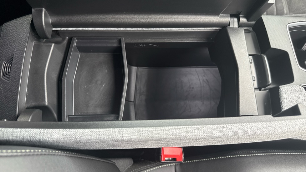 Peugeot 3008 157kW GT 73kWh 5dr Auto Electric Estate - Image 33