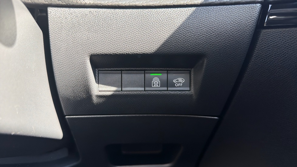 Peugeot 208 1.2 Hybrid 145 GT 5dr e-DSC6 Petrol Hatchback - Image 22