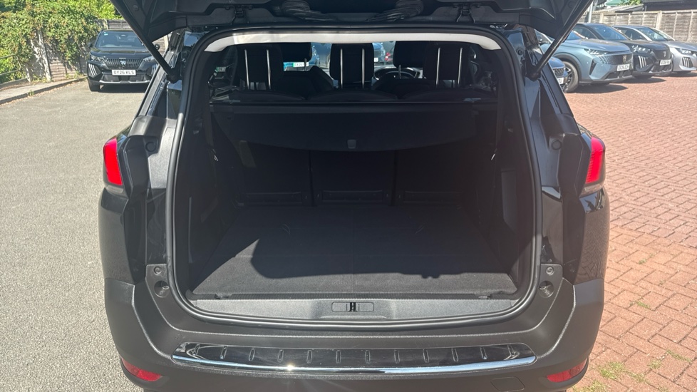 Peugeot 5008 1.2 PureTech Allure Premium+ 5dr EAT8 Petrol Estate - Image 4