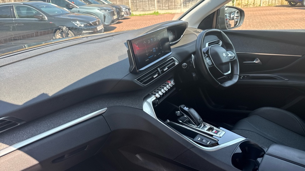 Peugeot 5008 1.2 PureTech Allure Premium+ 5dr EAT8 Petrol Estate - Image 9