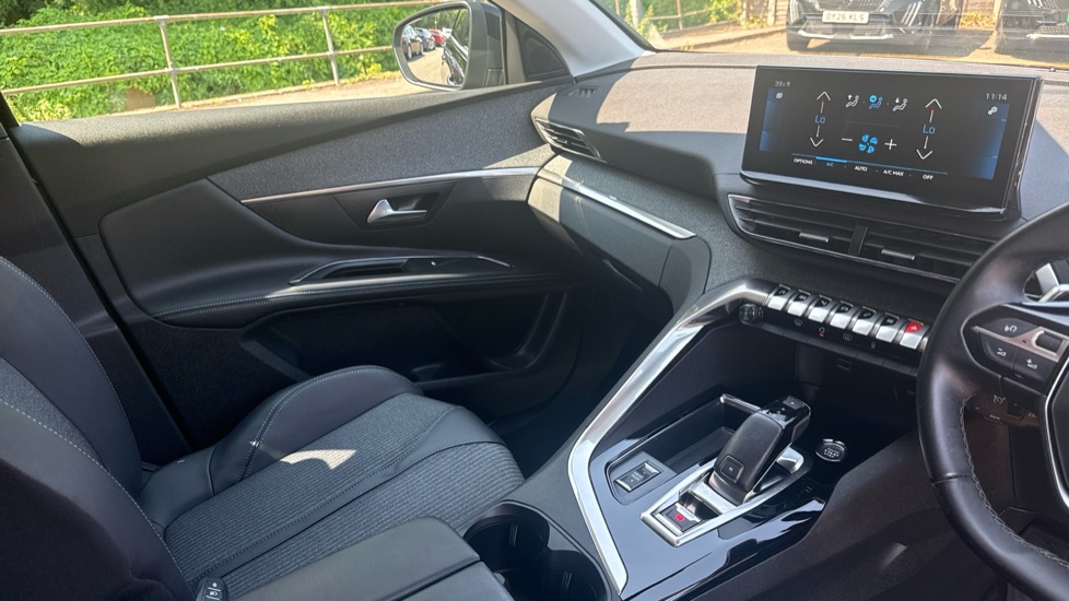 Peugeot 5008 1.2 PureTech Allure Premium+ 5dr EAT8 Petrol Estate - Image 14