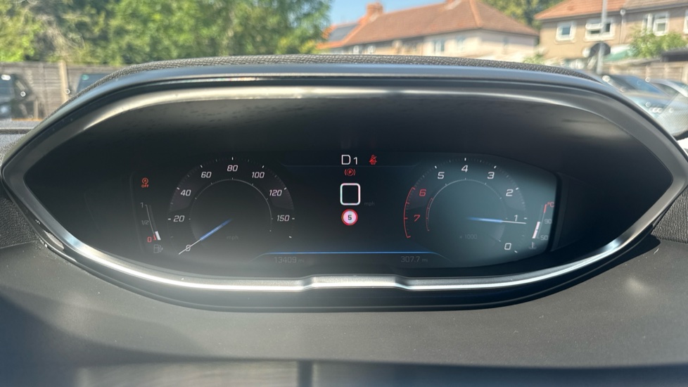 Peugeot 5008 1.2 PureTech Allure Premium+ 5dr EAT8 Petrol Estate - Image 18