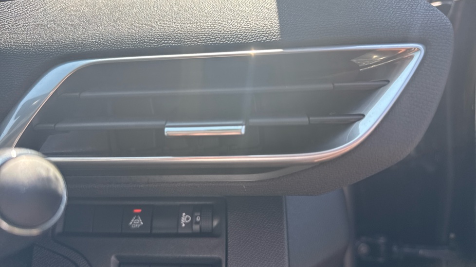 Peugeot 5008 1.2 PureTech Allure Premium+ 5dr EAT8 Petrol Estate - Image 27
