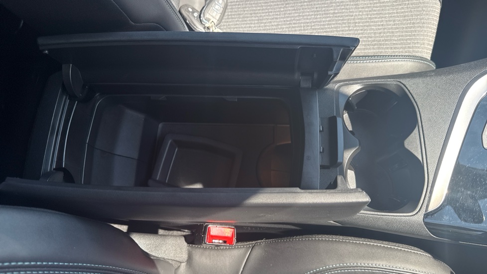 Peugeot 5008 1.2 PureTech Allure Premium+ 5dr EAT8 Petrol Estate - Image 35