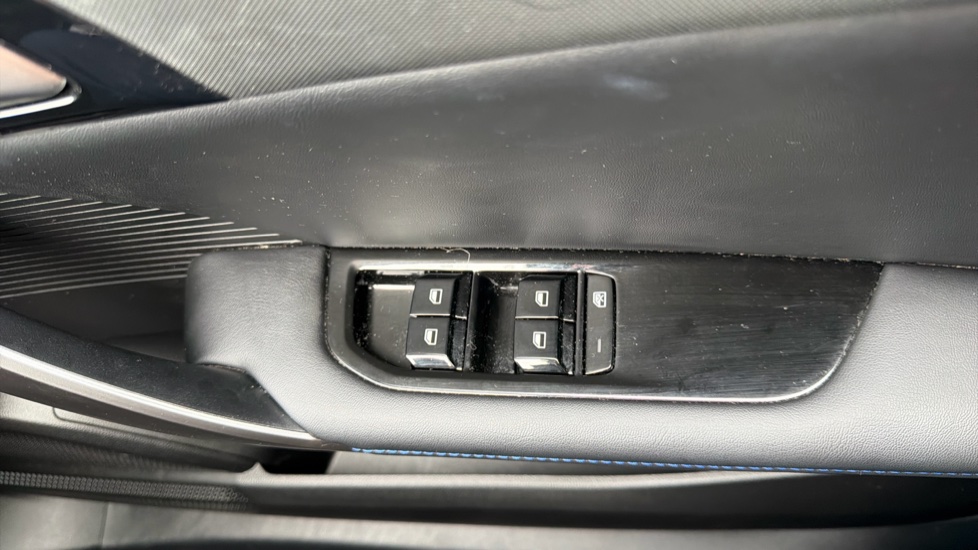 MG MG4 150kW Trophy EV Long Range 64kWh 5dr Auto Electric Hatchback - Image 41