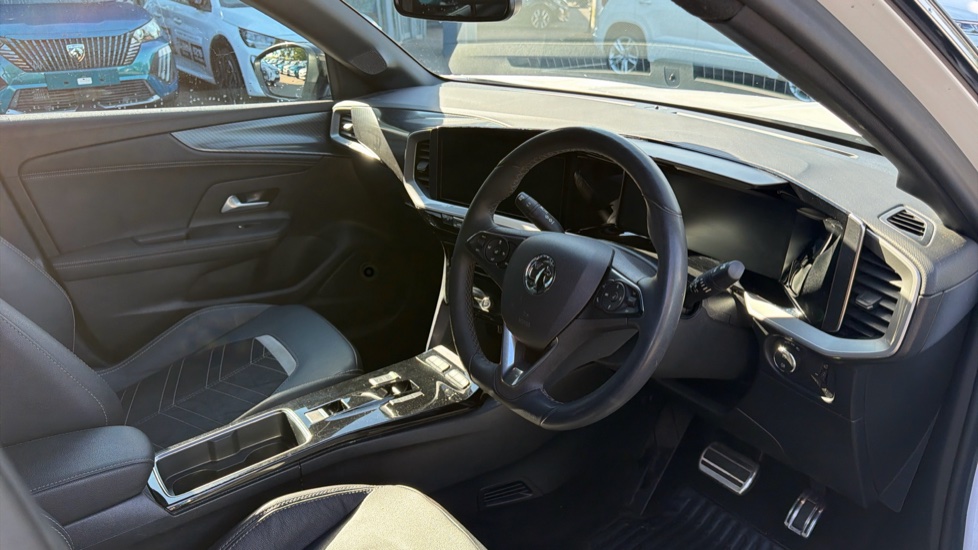 Vauxhall Mokka 100kW Ultimate 50kWh 5dr Auto Electric Hatchback - Image 11