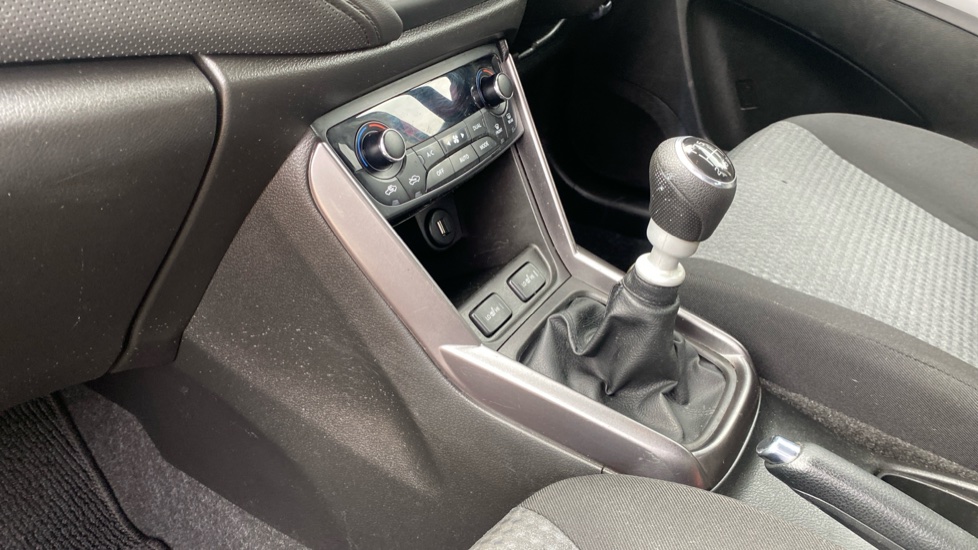 Suzuki S-Cross 1.4 Boosterjet 48V Hybrid Motion 5dr Petrol Hatchback - Image 13