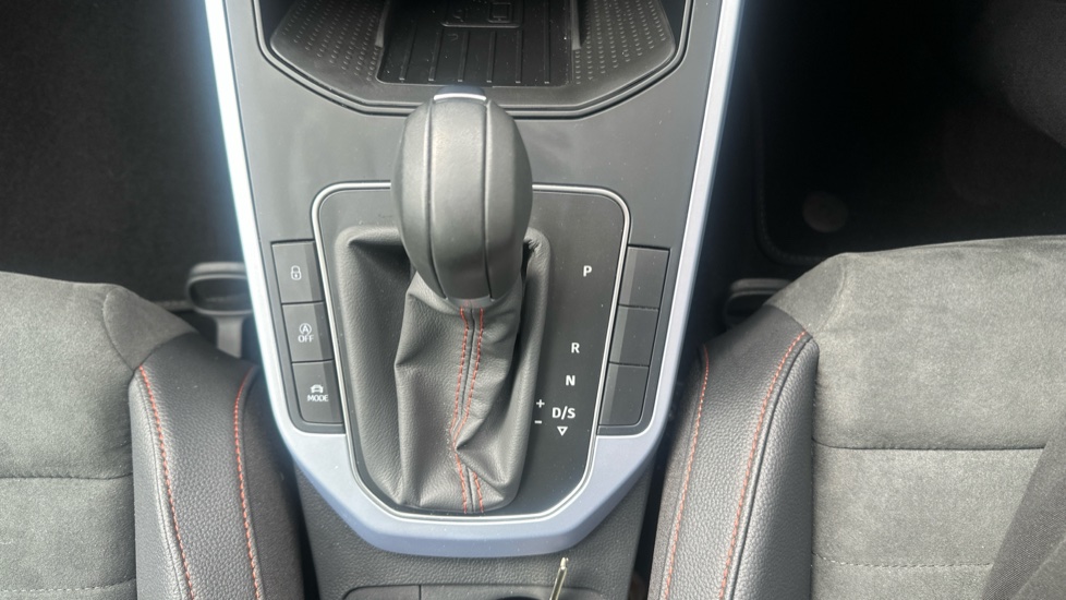 SEAT Arona 1.5 TSI 150 FR Sport 5dr DSG Petrol Hatchback - Image 13