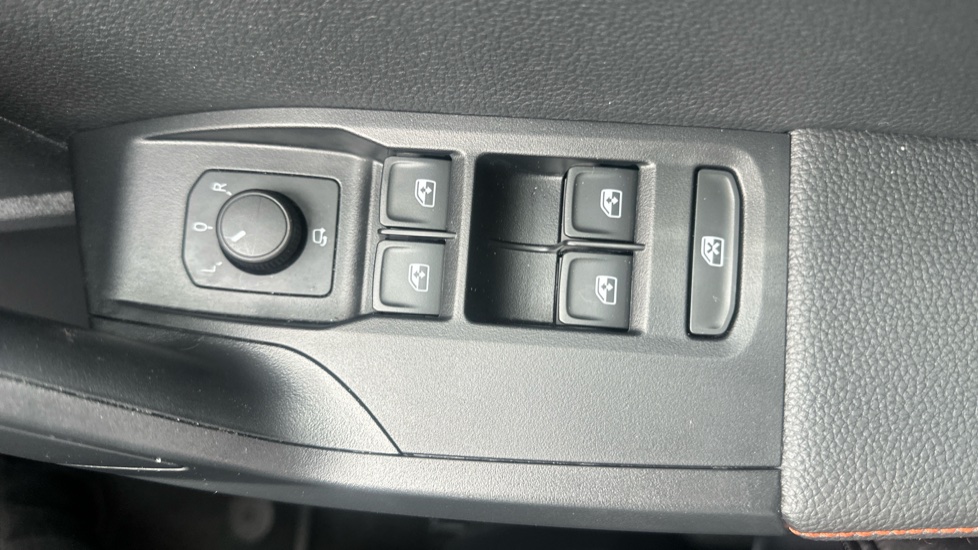 SEAT Arona 1.5 TSI 150 FR Sport 5dr DSG Petrol Hatchback - Image 21
