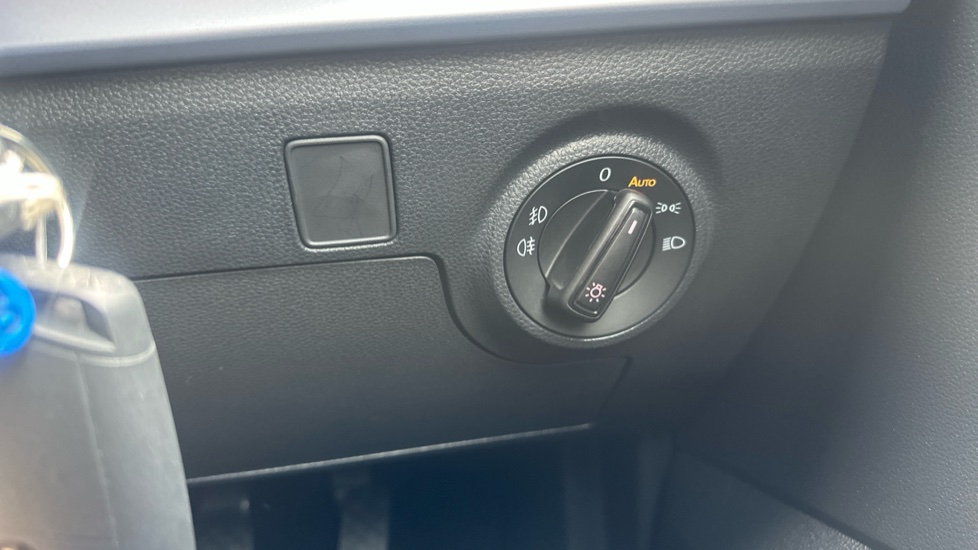 SEAT Arona 1.5 TSI 150 FR Sport 5dr DSG Petrol Hatchback - Image 23