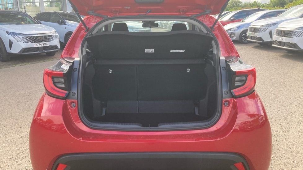 Toyota Yaris 1.5 Hybrid Design 5dr CVT Hybrid Hatchback - Image 4