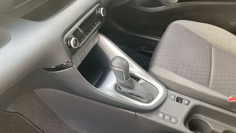 Toyota Yaris 1.5 Hybrid Design 5dr CVT Hybrid Hatchback - Image 13