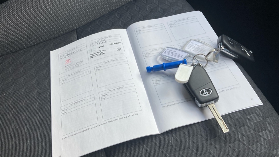 Toyota Yaris 1.5 Hybrid Design 5dr CVT Hybrid Hatchback - Image 19