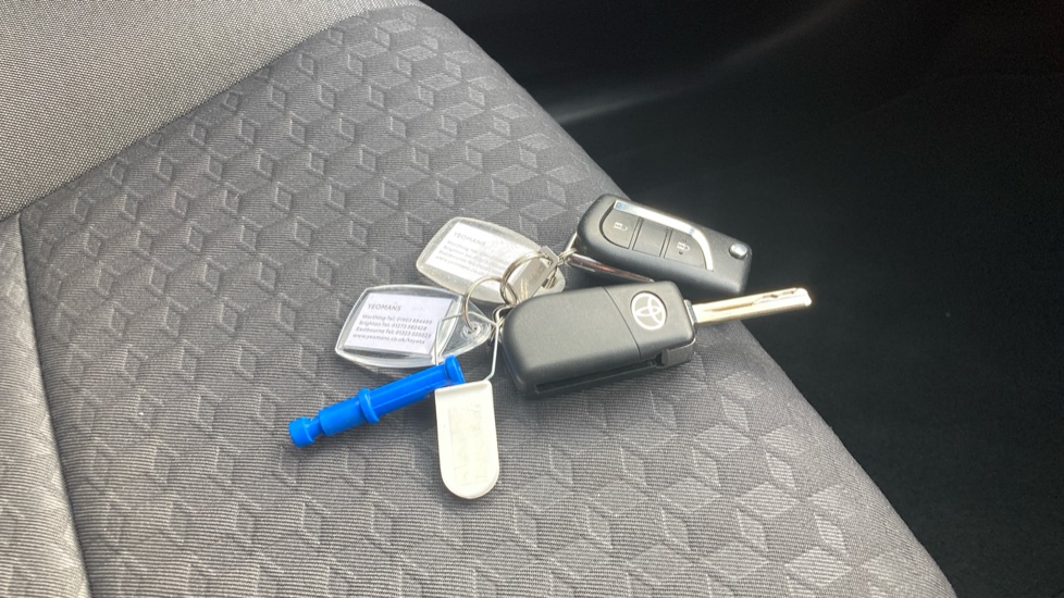 Toyota Yaris 1.5 Hybrid Design 5dr CVT Hybrid Hatchback - Image 20