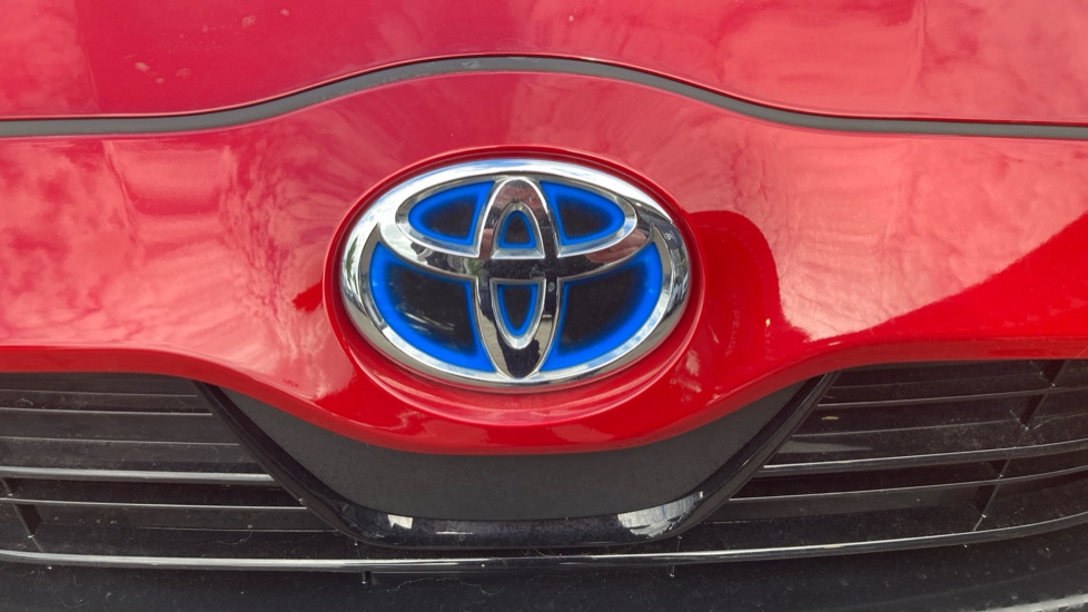 Toyota Yaris 1.5 Hybrid Design 5dr CVT Hybrid Hatchback - Image 27
