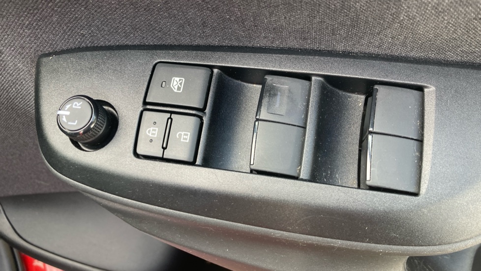 Toyota Yaris 1.5 Hybrid Design 5dr CVT Hybrid Hatchback - Image 31