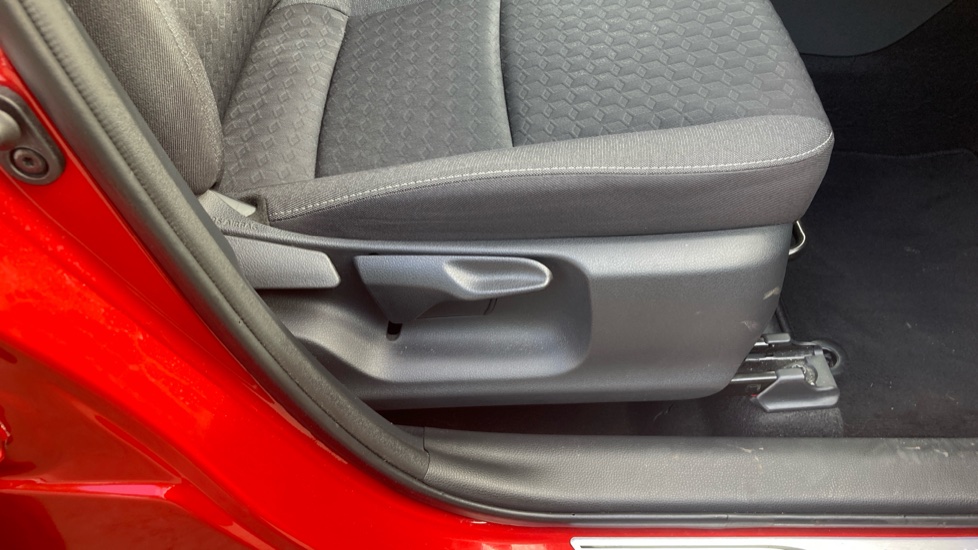 Toyota Yaris 1.5 Hybrid Design 5dr CVT Hybrid Hatchback - Image 33
