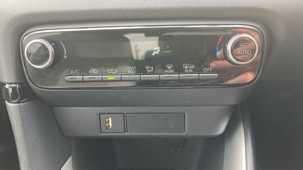 Toyota Yaris 1.5 Hybrid Design 5dr CVT Hybrid Hatchback - Image 36