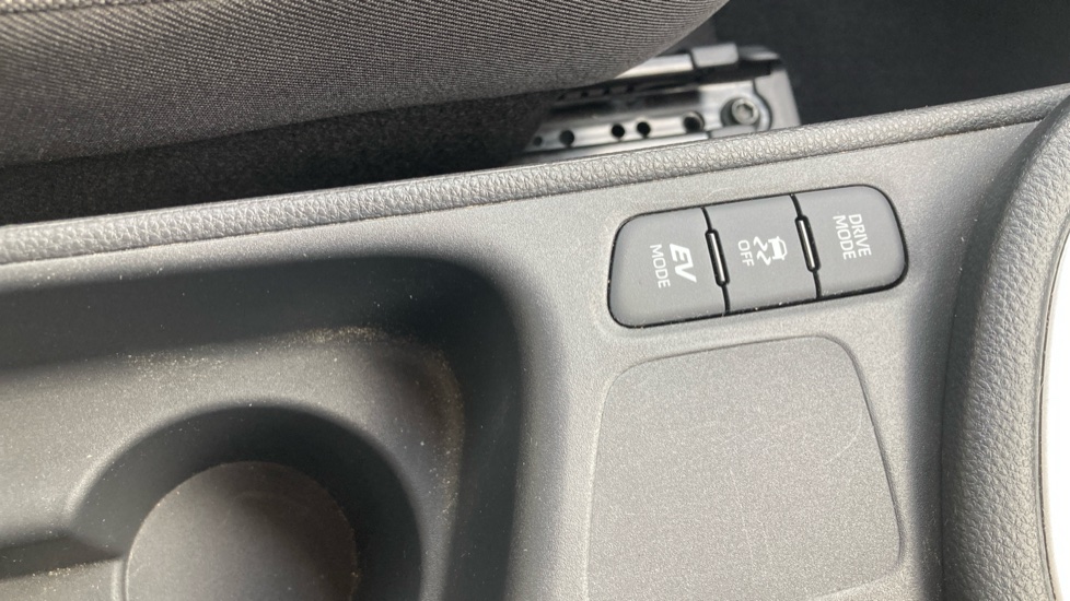 Toyota Yaris 1.5 Hybrid Design 5dr CVT Hybrid Hatchback - Image 41