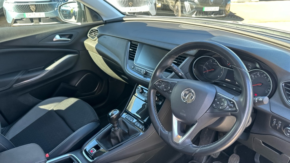 Vauxhall Grandland X 1.2 Turbo Tech Line Nav 5dr Petrol Hatchback - Image 11