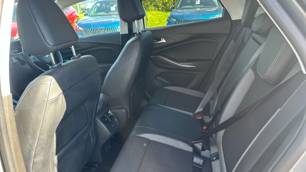 Vauxhall Grandland X 1.2 Turbo Tech Line Nav 5dr Petrol Hatchback - Image 16