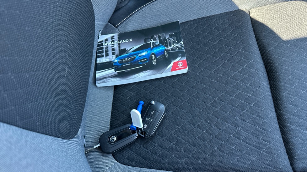 Vauxhall Grandland X 1.2 Turbo Tech Line Nav 5dr Petrol Hatchback - Image 19