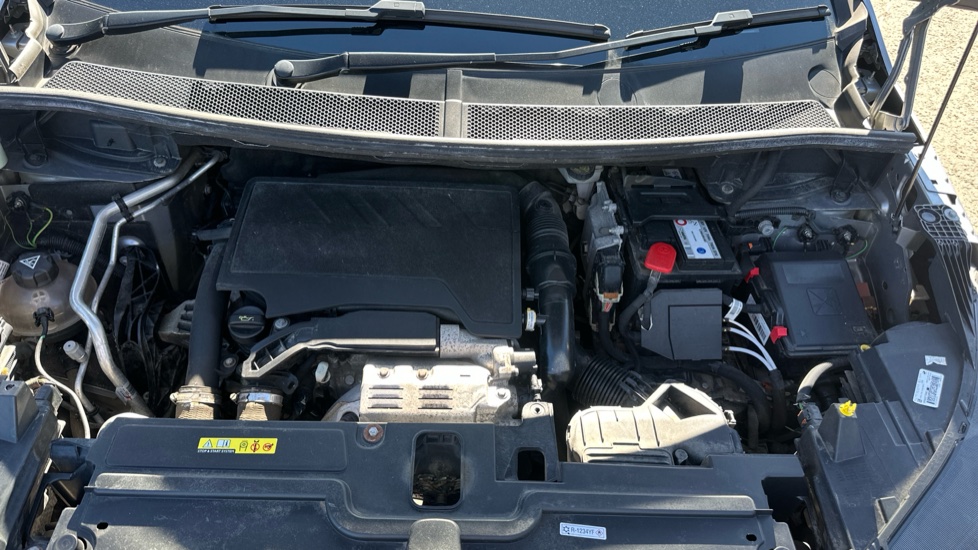 Vauxhall Grandland X 1.2 Turbo Tech Line Nav 5dr Petrol Hatchback - Image 21