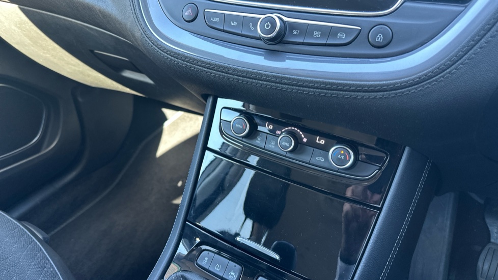 Vauxhall Grandland X 1.2 Turbo Tech Line Nav 5dr Petrol Hatchback - Image 23