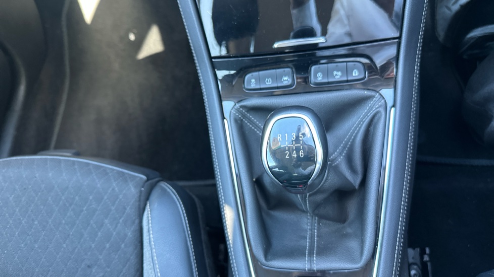 Vauxhall Grandland X 1.2 Turbo Tech Line Nav 5dr Petrol Hatchback - Image 24
