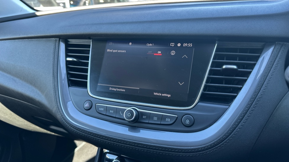 Vauxhall Grandland X 1.2 Turbo Tech Line Nav 5dr Petrol Hatchback - Image 30