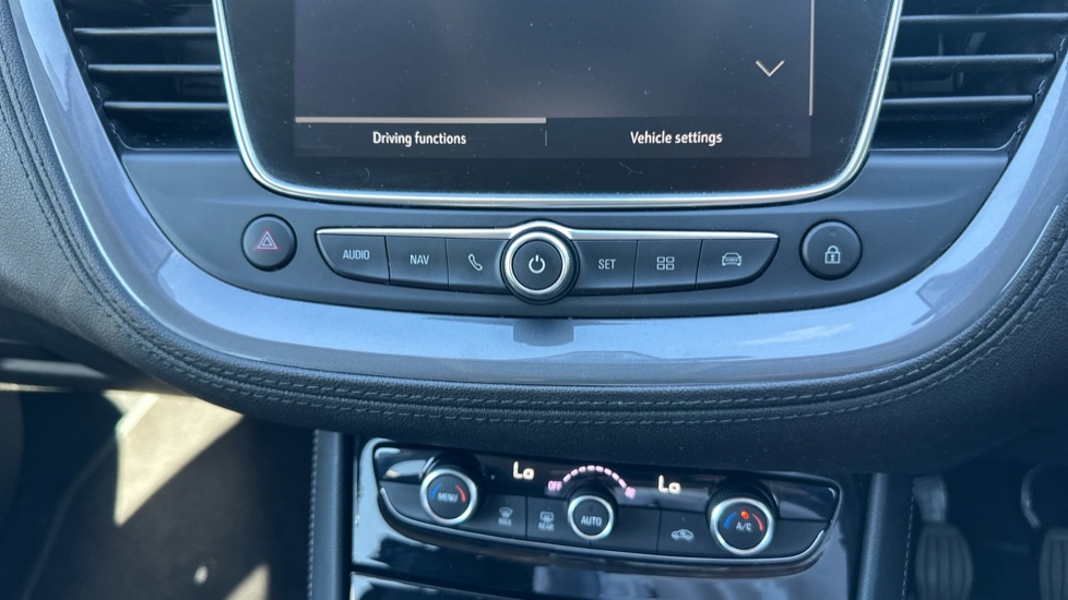 Vauxhall Grandland X 1.2 Turbo Tech Line Nav 5dr Petrol Hatchback - Image 31