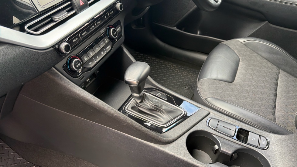 Kia Niro 1.6 GDi Hybrid 2 5dr DCT Hybrid Estate - Image 13