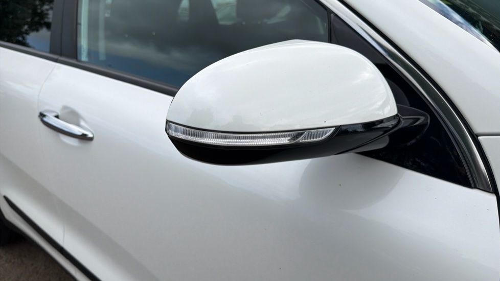 Kia Niro 1.6 GDi Hybrid 2 5dr DCT Hybrid Estate - Image 27