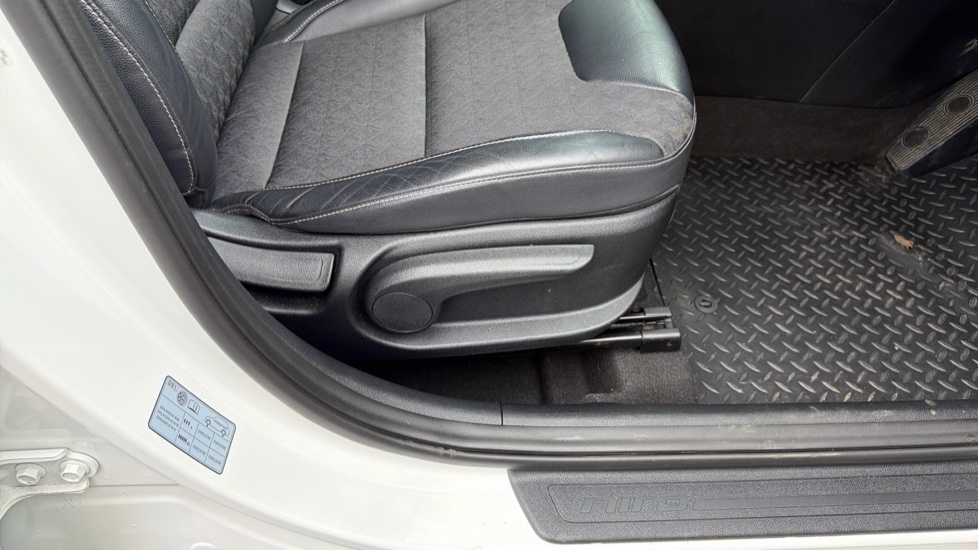 Kia Niro 1.6 GDi Hybrid 2 5dr DCT Hybrid Estate - Image 29