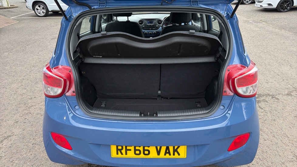 Hyundai i10 1.2 Premium 5dr Petrol Hatchback - Image 4