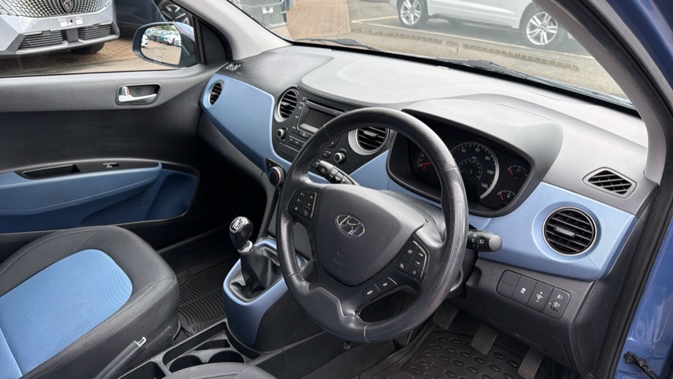 Hyundai i10 1.2 Premium 5dr Petrol Hatchback - Image 11