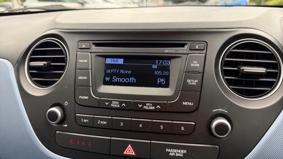 Hyundai i10 1.2 Premium 5dr Petrol Hatchback - Image 12