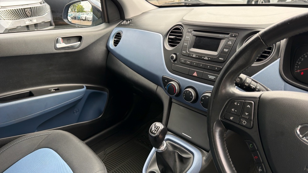 Hyundai i10 1.2 Premium 5dr Petrol Hatchback - Image 14