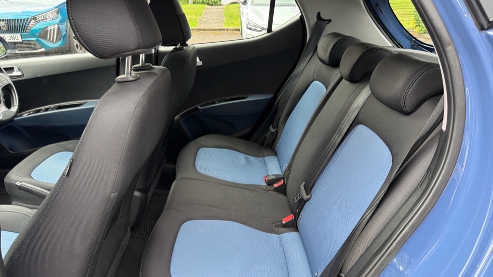Hyundai i10 1.2 Premium 5dr Petrol Hatchback - Image 16