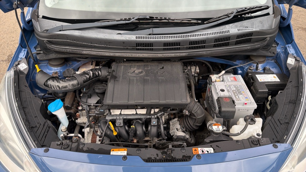 Hyundai i10 1.2 Premium 5dr Petrol Hatchback - Image 21