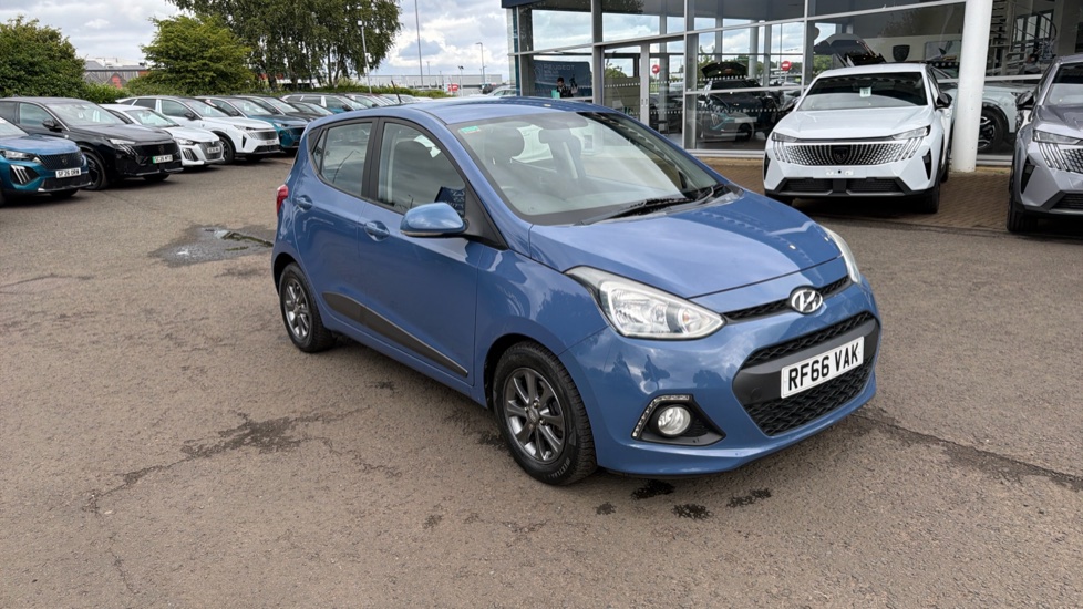 Hyundai i10 1.2 Premium 5dr Petrol Hatchback - Image 22