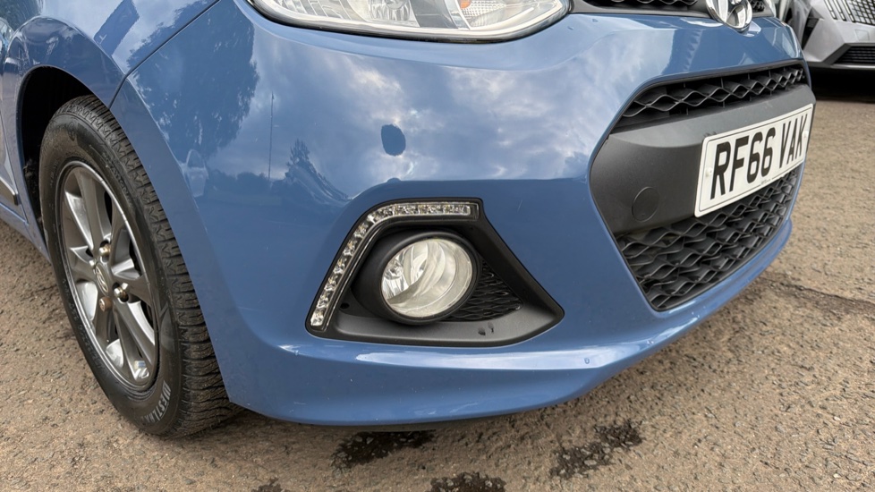 Hyundai i10 1.2 Premium 5dr Petrol Hatchback - Image 23