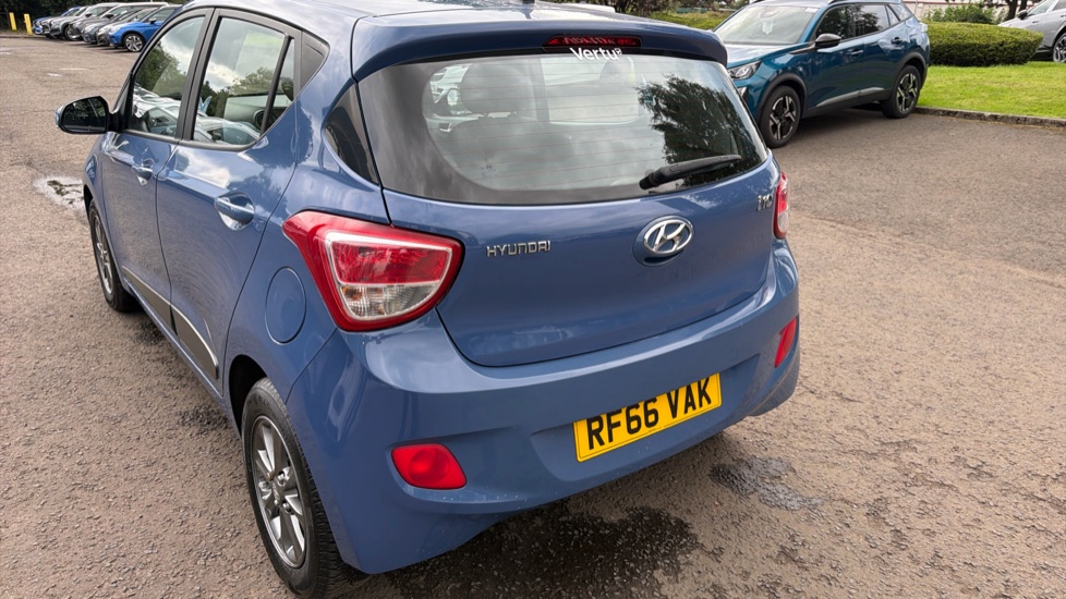Hyundai i10 1.2 Premium 5dr Petrol Hatchback - Image 28