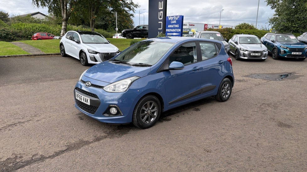 Hyundai i10 1.2 Premium 5dr Petrol Hatchback - Image 32