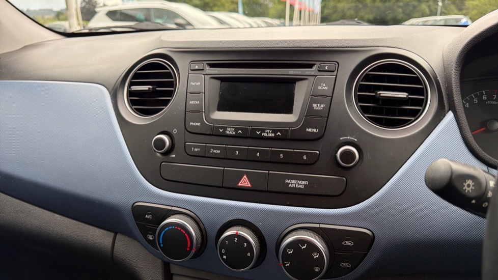 Hyundai i10 1.2 Premium 5dr Petrol Hatchback - Image 35