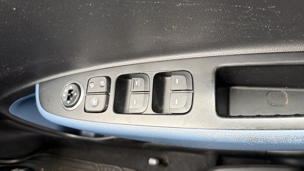 Hyundai i10 1.2 Premium 5dr Petrol Hatchback - Image 38